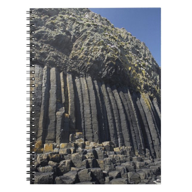 Basaltkolonner vid Fingal's Cave, Staffa, utanför Anteckningsbok Med Spiral (Framsidan)