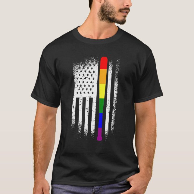 Baseball American Flag Lgbt Q Rainbow Bat Gay Prid T Shirt (Framsida)