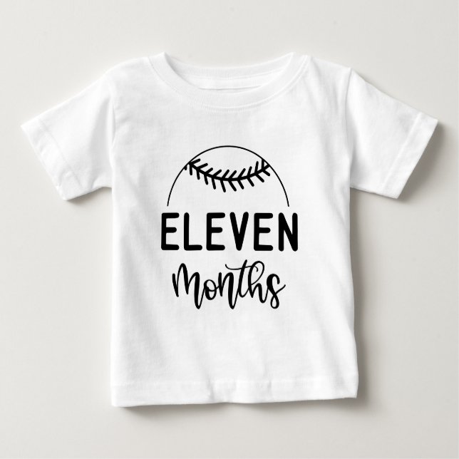 Baseball Baby-milstolpe i Elva - månader T Shirt (Framsida)