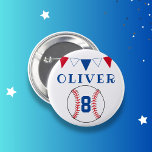 Baseball Boll Bunting Flaggor Barns födelsedag Knapp<br><div class="desc">Knappen Baseball Boll Bunting Flaggor Barns födelsedag. Utformningen har baseboll och buntar flaggor i rött,  vitt och blått färg. Lägg till ditt namn och din ålder.</div>