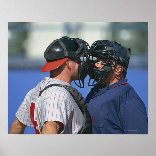 Baseball Catcher och Umpire Arguing Poster (Framsidan)
