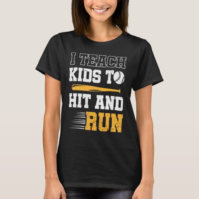 Baseball Coach I Teach Kids To Hit And Run Basebal T Shirt (Framsida)