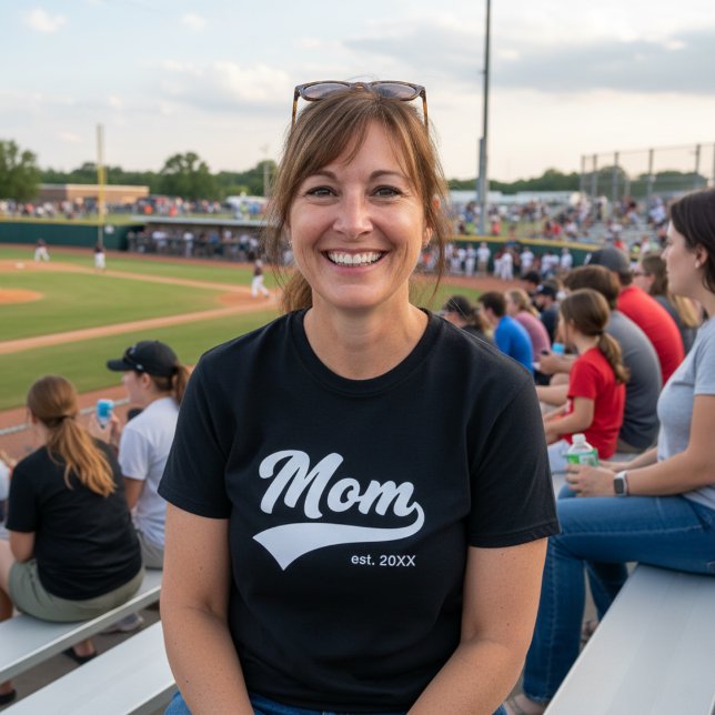 Baseball Font Stil New mamma med invigt år T Shirt (Baseball Cursive Font With Swash Under Personalied Mom Established Year Black Baseball Mom T-shirt)