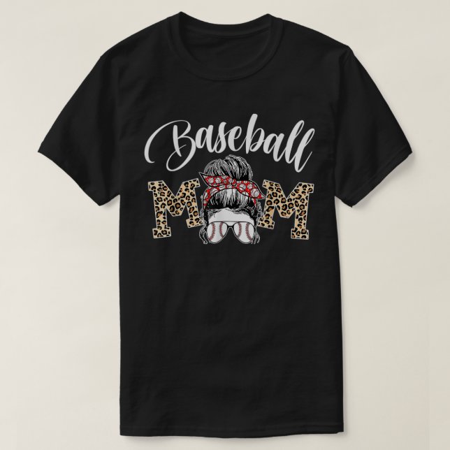 Baseball Mama Leopard Funny Mom Messy Hair Bun Mot T Shirt (Design framsida)