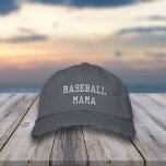 Baseball Mamma Broderad Keps<br><div class="desc">Fira din baseball mamma-era med den här söta designen med "baseball mamma" i vita broderade bokstäver. Gör en underbar kanot av mamma-gåva eller penninginsamlare.</div>
