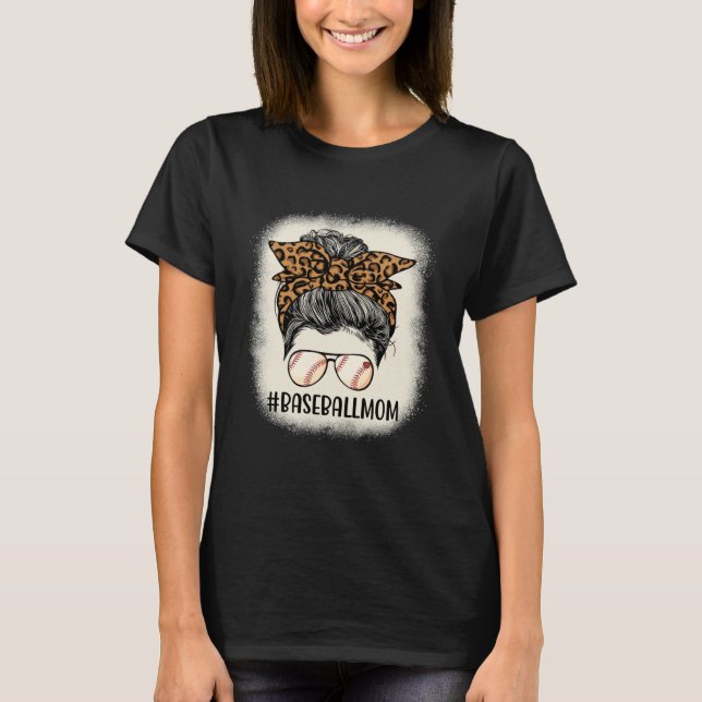 Baseball Mom Messy Hair Bun Leopard Women Mother s T Shirt (Framsida)
