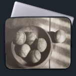 Baseball Nostalgia - Basebulla Laptop Fodral<br><div class="desc">"Baseball Nostalgia II" av Judy B. Messer. Har ett sepialiknande foto av många basebollar.</div>
