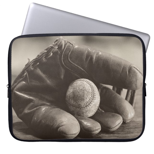 Baseball Nostalgia - Mitt och Baseball Laptop Fodral (Framsidan)