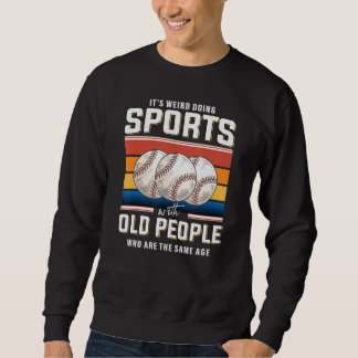 Baseball pension, den gamle basebollspelaren, går  lång ärmad tröja