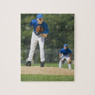 Baseball pitcher som förbereder sig för att kasta pussel
