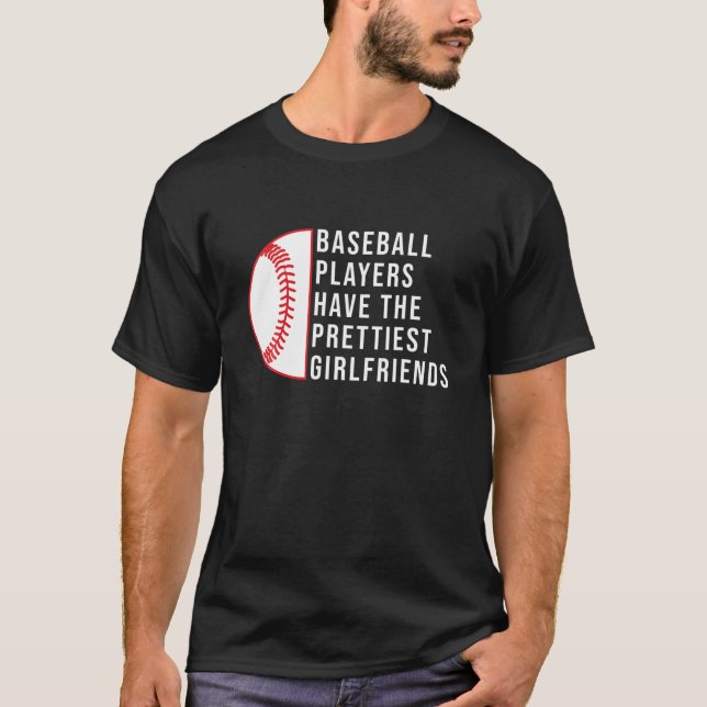 BASEBALL PLAYERS HAR DE PRETTIEST GIRLFRIENTERNA - T SHIRT (Framsida)