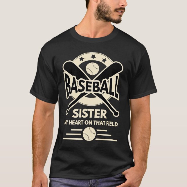 Baseball Sister mitt hjärta är på Fält T Shirt (Framsida)