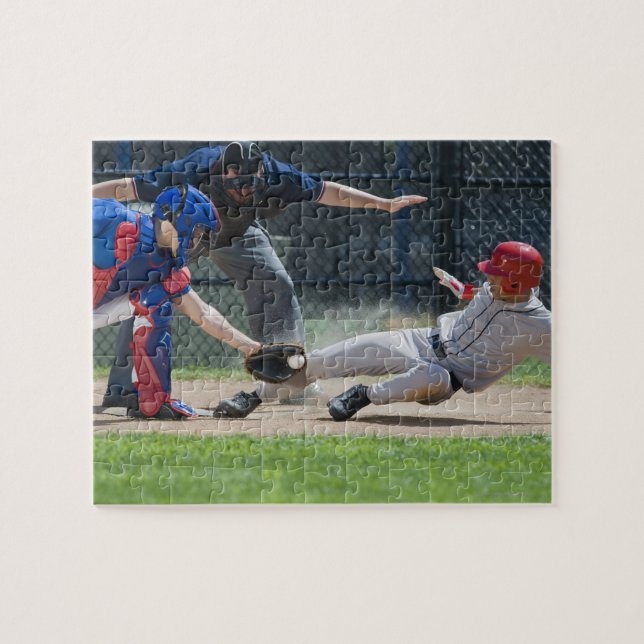 Baseball-spelare som glider ner på hemmaplan pussel (Horisontell)