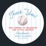 Baseball Sports Baby Shower Tack Favoriter Runt Klistermärke<br><div class="desc">Tjuvel för babyduschmunk med illustrationer av en baseboll och fladdermus med en typografisk text som säger "Tack! En liten smällare är på väg."</div>