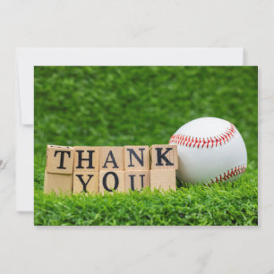 Baseball tack med baseball på grönt gräs kort