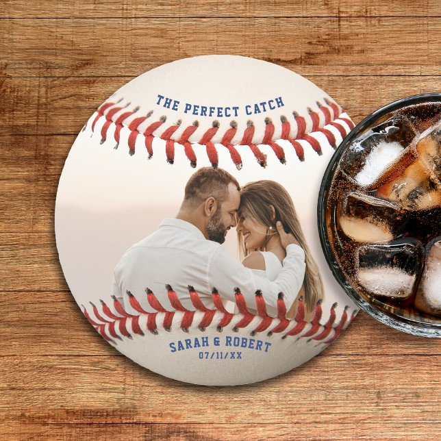 Baseboll Den Perfekta Fångsten Par Foto Bröllop Underlägg Papper Rund (Baseball The Perfect Catch Couple Photo Wedding Round Paper Coaster
)
