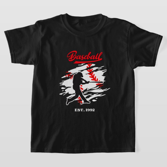 Baseboll Siluett Grafisk Design – ST. 1992 T Shirt (Laydown)