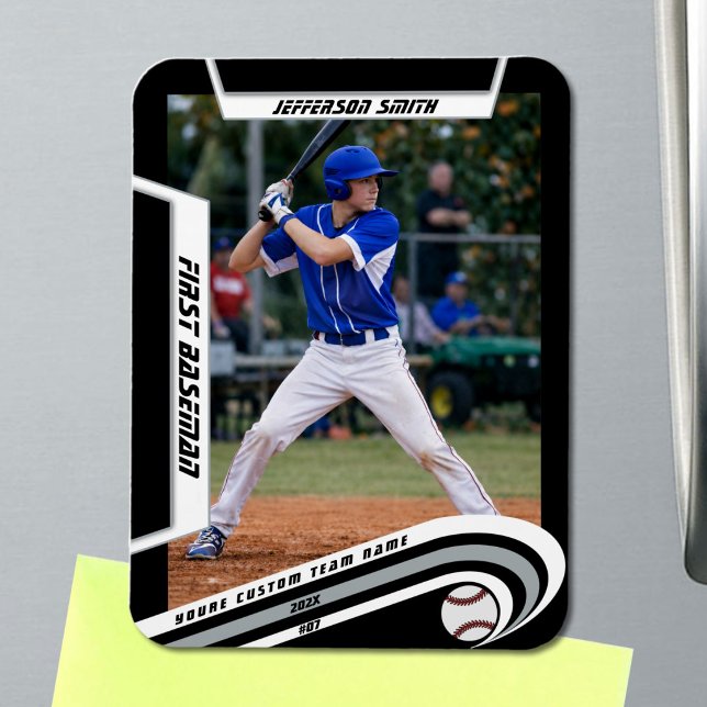 Baseboll Souvenirs Livlig Silver Svart Anpassad Magnet (Baseball Player Magnet in Black with Custom Team Name and White Silver Elements)