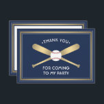 Basebollfest med tema Marinblå, Vit och Guld Tack Kort<br><div class="desc">Uttryck tacksamhet till familj och vänner för att de delade din idrottstemanade födelsedagsfest, bar mitzvah eller annan firande med snygga anpassade tack-kort. All text är enkel att anpassa eller ta bort. Om du föredrar att skriva ditt tackmeddelande för hand, radera bara exempelttexten. Denna marinblå, vita och gyllene malldesign har en...</div>