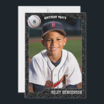 Basebollkort Födelsedagsfest inbjudan<br><div class="desc">Anpassa dessa söta baseballfödelsedagsinbjudningar med spelarens favoritfoto. Basbollkortsdesignen har en bakgrund i streck och har röda stjärnor och en baseboll med MVP-åldern på födelsedagen. All text kan ändras för att passa dina behov.</div>