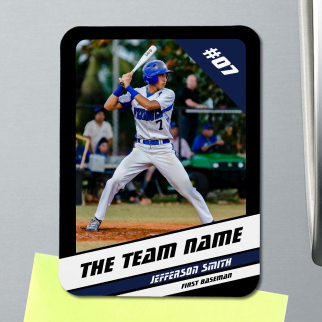 Basebollspelare Anpassningsbar Svart Blå Magnet (Baseball Player Magnet in Black with Custom Team Name and White Blue Stripes)