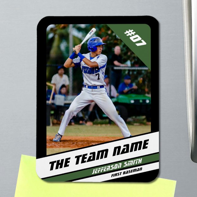 Basebollspelare Anpassningsbar Svart Grön Magnet (Baseball Player Magnet in Black with Custom Team Name and White Green Stripes)