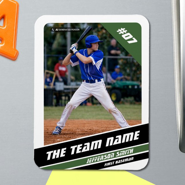Basebollspelare Anpassningsbar Vit Grön Magnet (Baseball Player Magnet in White with Custom Team Name and Black Green Stripes)