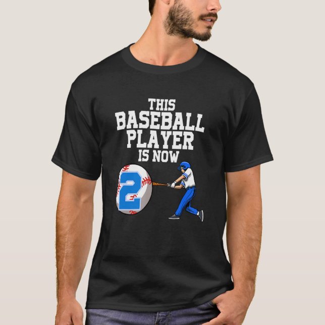 Basebollspelaren är nu 2 Boy Baseball Birthda T Shirt (Framsida)