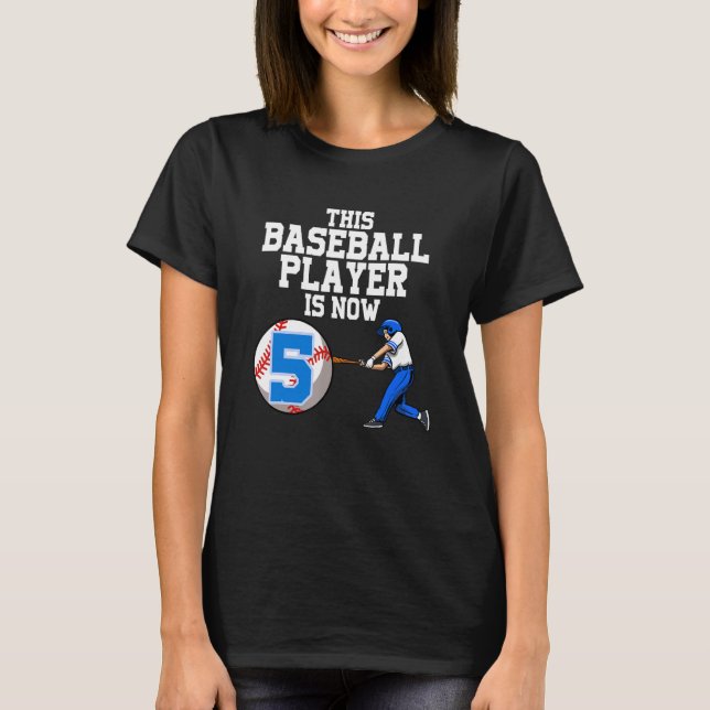 Basebollspelaren är nu 5-6-6-6-basket-Birthda T Shirt (Framsida)