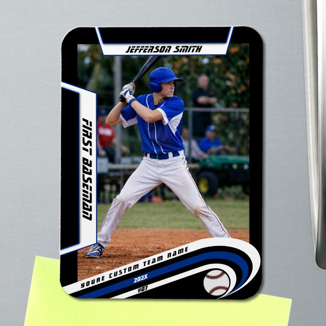 Basebollssouvenir Livlig Blå Svart Anpassad Magnet (Baseball Player Magnet in Black with Custom Team Name and White Blue Elements)