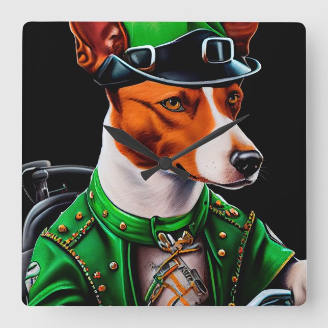 Basenji-Hund som kör cykel St. Patrick's Day Fyrkantig Klocka (Framsida)