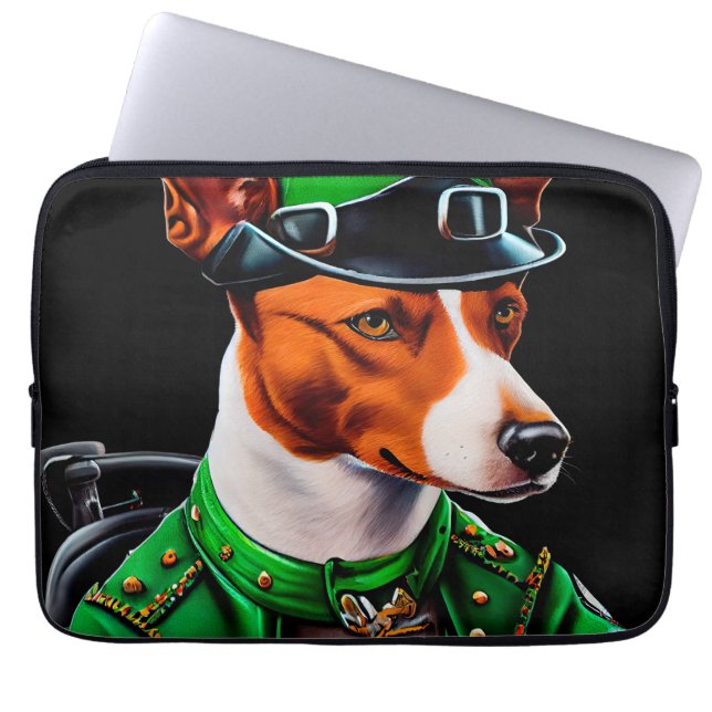 Basenji-Hund som kör cykel St. Patrick's Day Laptop Fodral (Framsidan)