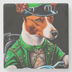 Basenji-Hund som kör cykel St. Patrick's Day Stenunderlägg