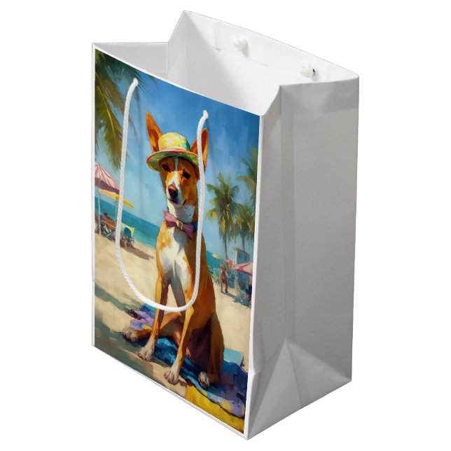 Basenji på strand, sommarpresent till hundälskare  (Framsidan Vinklad)