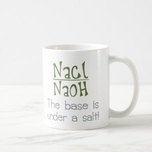Basera under ett salt kaffemugg