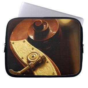 Basfiolheadstock 2 laptop sleeve