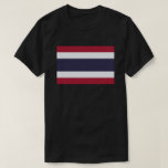 Basic Thai Flagga T-Shirt<br><div class="desc">Konungariket Thailands historia:Konungariket Thailands färgade flagga, genom Rama VI-royalet den 28 september 1917, visar den fantastiska skönheten och kulturen i Konungariket Thailand, och varje färg på flagga återspeglar tydligt detta. Den vita på flagga representerar renheten hos Buddha, den blå är Royalty och den röda, som blod, är folket i landet....</div>