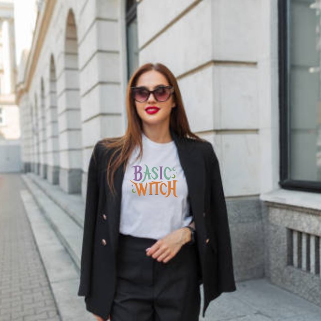 Basic Witch Modern Women Halloween T-Shirt (Skapare uppladdad)
