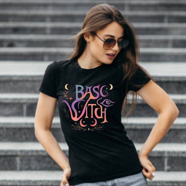 Basic Witch Modern Women Halloween T-Shirt (Skapare uppladdad)