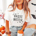 Basic Witch Modern Womens Halloween T Shirt<br><div class="desc">"Basic Witch",  roliga kvinnor med vit Halloween-t-shirt,  har en modern och enkel svart typografi med stjärnformade accenter.</div>