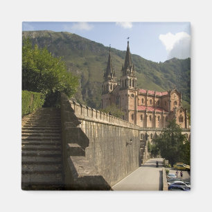 Basilica de Covadonga, nordvästra Spanien. Magnet