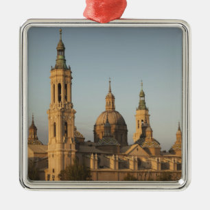 Basilica de Nuestra Senora de Pilar Julgransprydnad Metall
