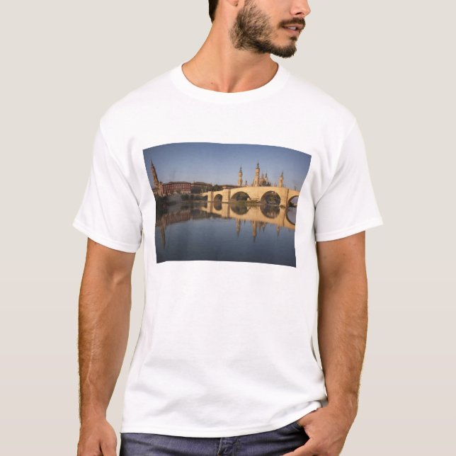 Basilica de Nuestra Senora de Pilar T-shirt (Framsida)