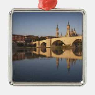 Basilica de Nuestra Señora del Pilar Julgransprydnad Metall