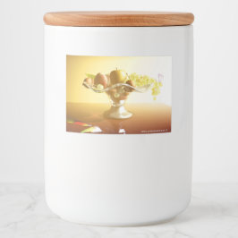 Basket av glas med frukt och batterfluga mat etiketter