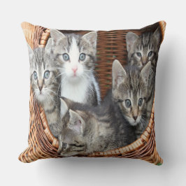 Basket Fullt Kittens Kudde