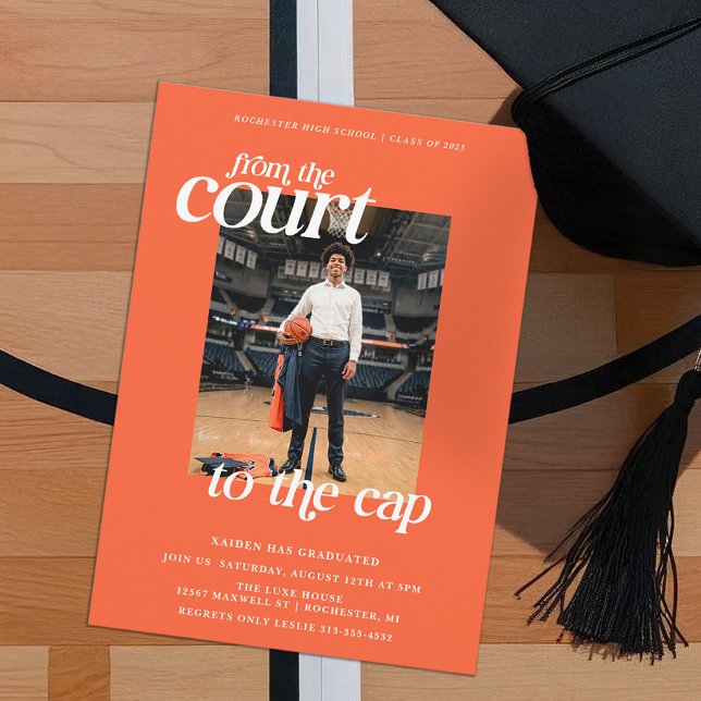 Basket Graduation Court till Cap Inbjudningar (Basketball Graduation Party Invitation. From the Court to the Cap. )