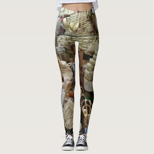 Basket i en köksbutik skapar naturlig färgad leggings (Framsida)