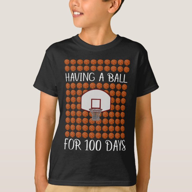 basket med boll i 100 dagars skoltid t shirt (Framsida)