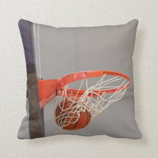 Basket som Swishing i den netto dekorativ kudde